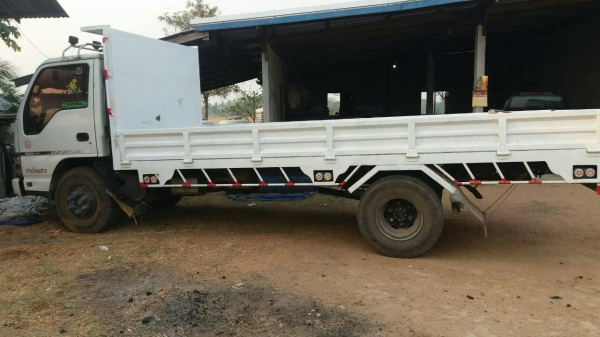 ขาย 6ล้อ ISUZU 130 แรงม้า ปี50 กระบะคาโก้ยาว5ม. สภาพสวยพร้อมใช้  ติดต่อได้ที่คุณ อ๊อฟ พิจิตร 086-737-9991