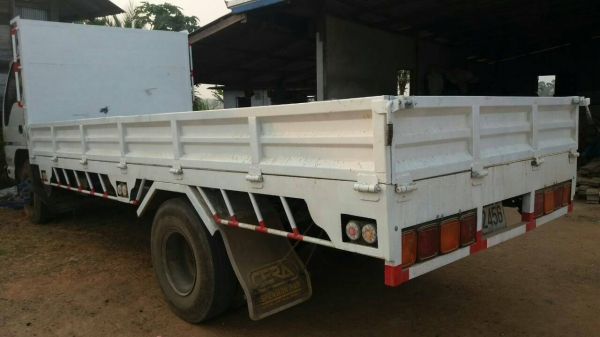 ขาย 6ล้อ ISUZU 130 แรงม้า ปี50 กระบะคาโก้ยาว5ม. สภาพสวยพร้อมใช้  ติดต่อได้ที่คุณ อ๊อฟ พิจิตร 086-737-9991