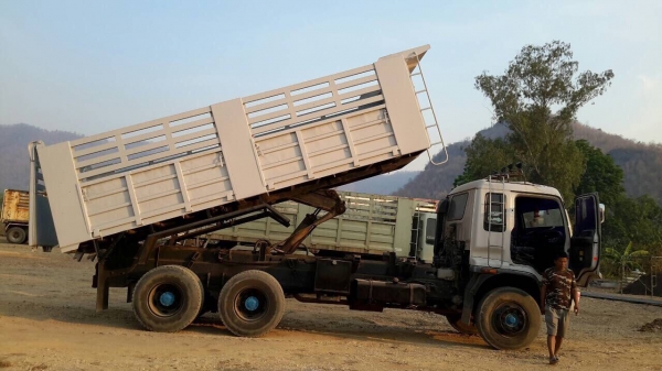 บรรทุก Isuzu Deca 270