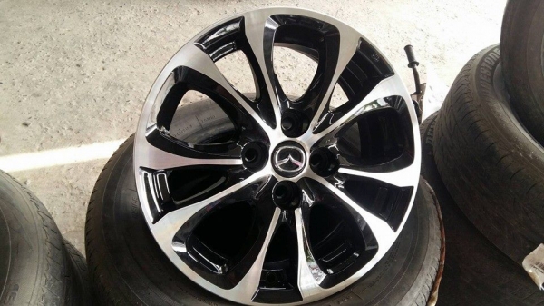 ขายล้อแม็ก Mazda 2 15" สีดำหน้าเงา สนใจติดต่อตาเล็ก ล้อและยางครับ