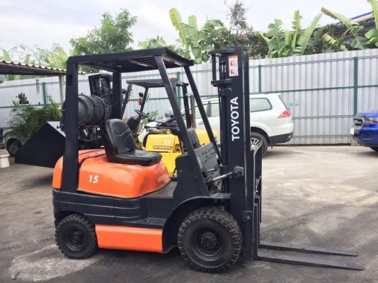 ขายรถยก toyota รุ่น 6 แก๊ส 1.5 ตัน 3 เมตร ยางตัน4เส้น ทำสีเก็บรายละเอียด ราคา 145,000 จะเด็ด 094-4267888