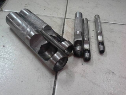 ขายตุ๊ดตู่ตราขวานคู่เจาะหนังผ้าใบยกชุด5ตัวงานดี