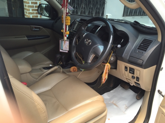 Toyota fortuner 3.0trd ออโต้โฟ เบาะหนังปรับไฟฟ้า มือเดวป้ายแดง เล่มพร้อม ลดราคาครับ 818000