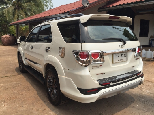 Toyota fortuner 3.0trd ออโต้โฟ เบาะหนังปรับไฟฟ้า มือเดวป้ายแดง เล่มพร้อม ลดราคาครับ 818000