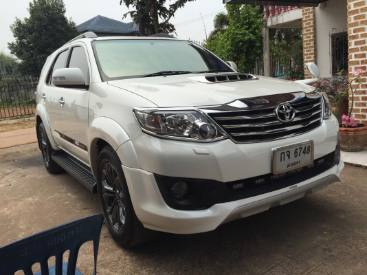 Toyota fortuner 3.0trd ออโต้โฟ เบาะหนังปรับไฟฟ้า มือเดวป้ายแดง เล่มพร้อม ลดราคาครับ 818000