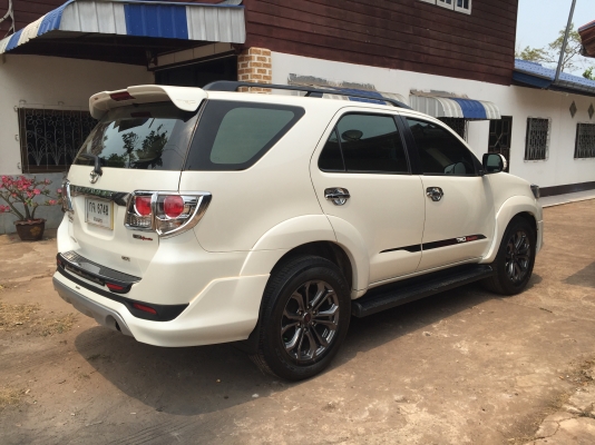 Toyota fortuner 3.0trd ออโต้โฟ เบาะหนังปรับไฟฟ้า มือเดวป้ายแดง เล่มพร้อม ลดราคาครับ 818000