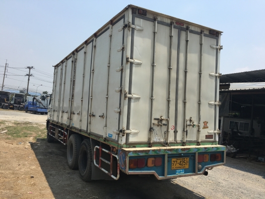 10ล้อตู้10ประตูยาว7.50เมตร 10ล้อตู้10ประตูยาว7.50เมตร