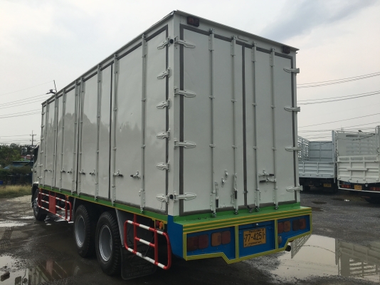 10ล้อตู้10ประตูยาว7.50เมตร 10ล้อตู้10ประตูยาว7.50เมตร