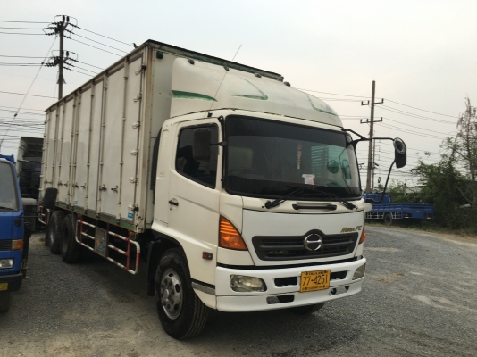 10ล้อตู้10ประตูยาว7.50เมตร 10ล้อตู้10ประตูยาว7.50เมตร