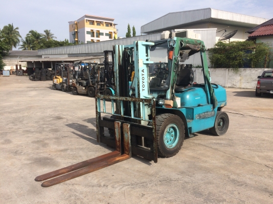 ขายรถ toyota ขนาด 4 ตัน รุ่น6 ดีเซล  เกียร์ ออโต้ รับประกันเครื่องยนต์  3 เดือน