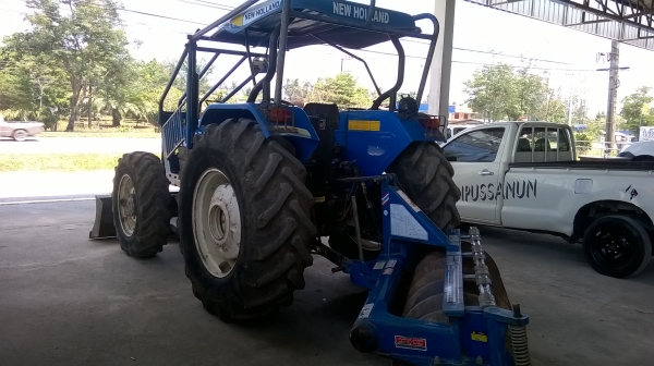 ขาย  รถแทร็กเตอร์ NEWHOLLAND  TT75  ปี 58  สภาพสวยใหม่พร้อมโอนเล่มทะเบียน