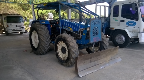 ขาย  รถแทร็กเตอร์ NEWHOLLAND  TT75  ปี 58  สภาพสวยใหม่พร้อมโอนเล่มทะเบียน