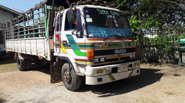 6ล้ออีชุFRRเครื่อง6BGเทอรโบอินเตอร พวงมาลัยเพาเวอเบครจิฟฟี ยาว6.50.มรถพร้อมไช้เอกสารพร้อมโอน