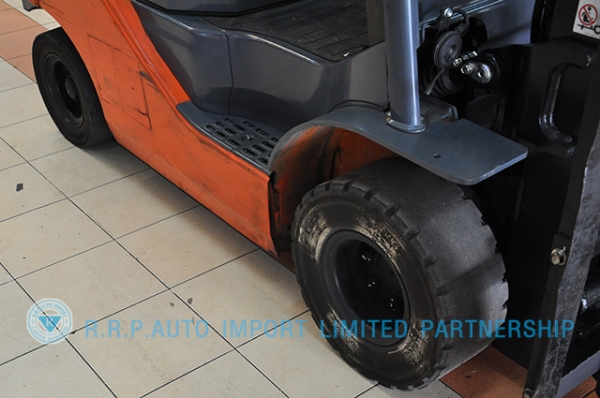 ขายรถโฟล์คลิฟท์มือสอง TOYOTA รุ่น 8FG20-30269 ราคา 295,000 บาท นำเข้าจากประเทศญี่ปุ่น 100\% ไม่เคยใช้งานในไทย