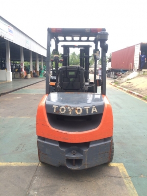 ขายรถ toyota ขนาด 3.5 ตัน รุ่น8 ดีเซล  เกียร์ ออโต้ รับประกันเครื่องยนต์  3 เดือน