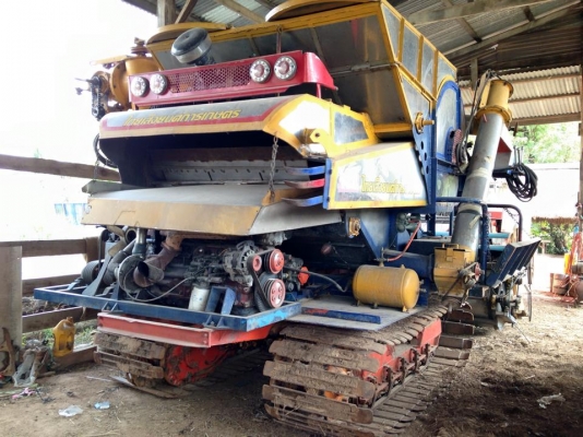 ขายไทยเส็งยนต์ เครื่อง Jo8c turbo แรง ตัวเดิน 200 ปั้ม ไดกิ้น 23 โซ่ใหม่ แทร็คเต็มหนา