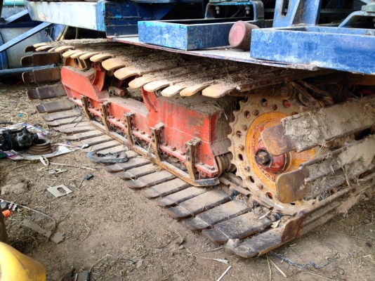 ขายไทยเส็งยนต์ เครื่อง Jo8c turbo แรง ตัวเดิน 200 ปั้ม ไดกิ้น 23 โซ่ใหม่ แทร็คเต็มหนา