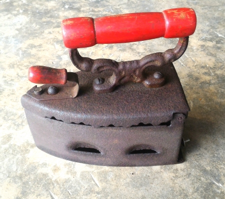 เตารีดโบราณ สภาพดีครบๆ หายากแล้ว ใช้งานได้ดีครับ