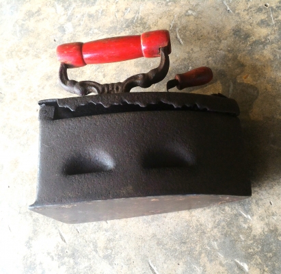 เตารีดโบราณ สภาพดีครบๆ หายากแล้ว ใช้งานได้ดีครับ