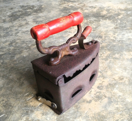 เตารีดโบราณ สภาพดีครบๆ หายากแล้ว ใช้งานได้ดีครับ