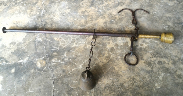 ตาชั่งทองเหลืองแท้ ตัวที่ 1 ลดราคา 999 บ. เป็นของโบราณสภาพครบใช้งานได้ดี