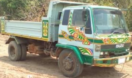 ISUZU ROCKY 165 HP 6BD1 หกล้อดั๊มพ์ กระบะดั๊มพ์เหล็ก 6 ตันความยาว 4 เมตรสวยๆสภาพดีมากครับพร้อมใช้งานได้เลย เครื่องยนต์แรงดีเดิมๆไม่มีแตกเยิ้ม ภายในห้องเก๋งคอนโซลสวยครบพร้อม พวงมาลัยเพาเวอร์ ระบบเบรคทริ๊ปฟี้ครบครัน ช่วงล่างใหญ่ ยาง 9.00 ขอบ 20 สภาพดีประมาณ ISUZU ROCKY 165 HP 6BD1 หกล้อดั๊มพ์ กระบะดั๊มพ์เหล็ก 6 ตันความยาว 4 เมตรสวยๆสภาพดีมากครับพร้อมใช้งานได้เลย เครื่องยนต์แรงดีเดิมๆไม่มีแตกเยิ้ม ภายในห้องเก๋งคอนโซลสวยครบพร้อม พวงมาลัยเพาเวอร์ ระบบเบรคทริ๊ปฟี้ครบครัน ช่วงล่างใหญ่ ยาง 9.00 ขอบ 20 สภาพดีประมาณ