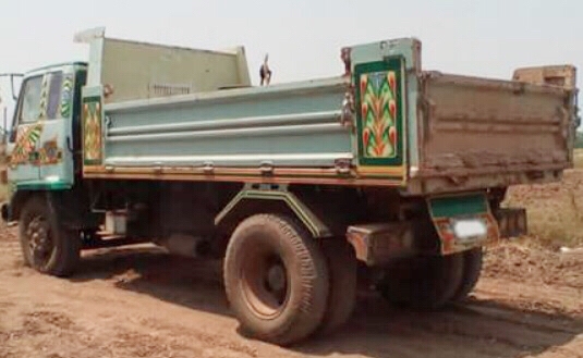 ISUZU ROCKY 165 HP 6BD1 หกล้อดั๊มพ์ กระบะดั๊มพ์เหล็ก 6 ตันความยาว 4 เมตรสวยๆสภาพดีมากครับพร้อมใช้งานได้เลย เครื่องยนต์แรงดีเดิมๆไม่มีแตกเยิ้ม ภายในห้องเก๋งคอนโซลสวยครบพร้อม พวงมาลัยเพาเวอร์ ระบบเบรคทริ๊ปฟี้ครบครัน ช่วงล่างใหญ่ ยาง 9.00 ขอบ 20 สภาพดีประมาณ