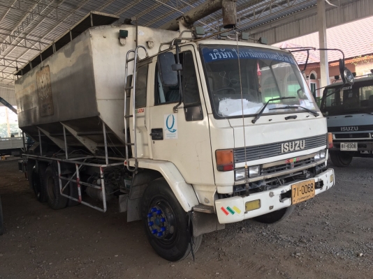 ขายรถขนอาหารสัตว์พร้อมใช้ เพลาเดียวเครื่อง175 แรง ขาย สด ผ่อน