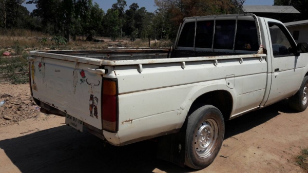 ขายกระบะนีสสันบิกเอ็ม ทะเบียนพร้อมโอน