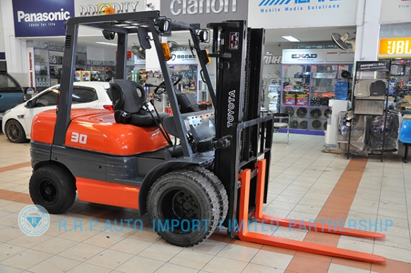 ขายรถโฟล์คลิฟท์มือสอง TOYOTA รุ่น 6FD30-32435 ราคา 395,000 บาท นำเข้าจากประเทศญี่ปุ่น 100\% ไม่เคยใช้งานในไทย