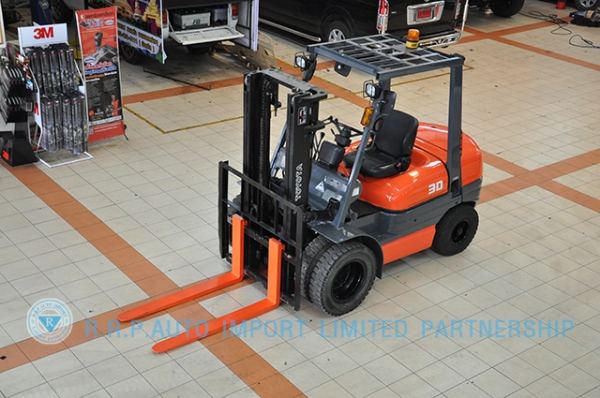 ขายรถโฟล์คลิฟท์มือสอง TOYOTA รุ่น 6FD30-32435 ราคา 395,000 บาท นำเข้าจากประเทศญี่ปุ่น 100\% ไม่เคยใช้งานในไทย