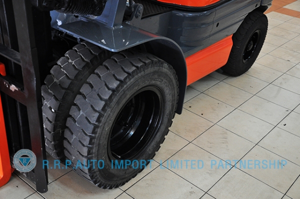 ขายรถโฟล์คลิฟท์มือสอง TOYOTA รุ่น 6FD30-32435 ราคา 395,000 บาท นำเข้าจากประเทศญี่ปุ่น 100\% ไม่เคยใช้งานในไทย