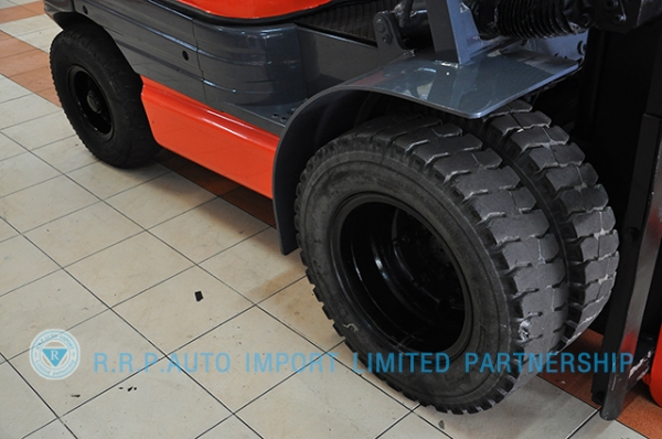 ขายรถโฟล์คลิฟท์มือสอง TOYOTA รุ่น 6FD30-32435 ราคา 395,000 บาท นำเข้าจากประเทศญี่ปุ่น 100\% ไม่เคยใช้งานในไทย