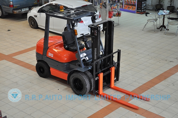 ขายรถโฟล์คลิฟท์มือสอง TOYOTA รุ่น 6FD30-32435 ราคา 395,000 บาท นำเข้าจากประเทศญี่ปุ่น 100\% ไม่เคยใช้งานในไทย