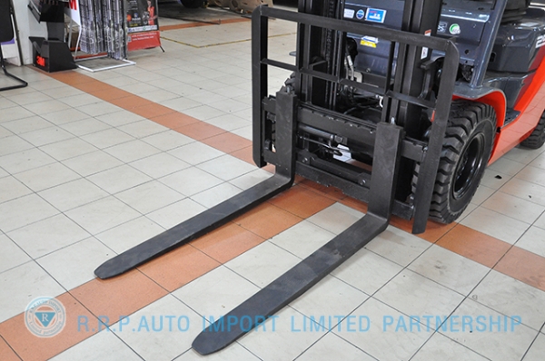 ขายรถโฟล์คลิฟท์มือสอง TOYOTA รุ่น 8FD25-34255 ราคา 580,000 บาท นำเข้าจากประเทศญี่ปุ่น 100\% ไม่เคยใช้งานในไทย