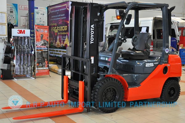 ขายรถโฟล์คลิฟท์มือสอง TOYOTA รุ่น 8FD25-34255 ราคา 580,000 บาท นำเข้าจากประเทศญี่ปุ่น 100\% ไม่เคยใช้งานในไทย