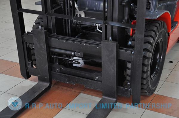 ขายรถโฟล์คลิฟท์มือสอง TOYOTA รุ่น 8FD25-34255 ราคา 580,000 บาท นำเข้าจากประเทศญี่ปุ่น 100\% ไม่เคยใช้งานในไทย