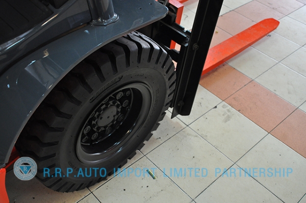 ขายรถโฟล์คลิฟท์มือสอง TOYOTA รุ่น 8FD25-34255 ราคา 580,000 บาท นำเข้าจากประเทศญี่ปุ่น 100\% ไม่เคยใช้งานในไทย