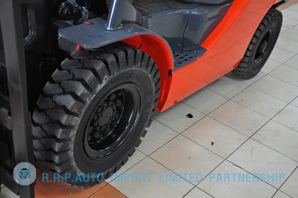 ขายรถโฟล์คลิฟท์มือสอง TOYOTA รุ่น 8FD25-34255 ราคา 580,000 บาท นำเข้าจากประเทศญี่ปุ่น 100\% ไม่เคยใช้งานในไทย