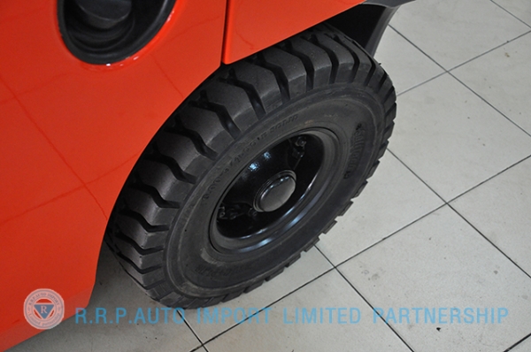 ขายรถโฟล์คลิฟท์มือสอง TOYOTA รุ่น 8FD25-34255 ราคา 580,000 บาท นำเข้าจากประเทศญี่ปุ่น 100\% ไม่เคยใช้งานในไทย