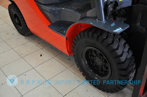 ขายรถโฟล์คลิฟท์มือสอง TOYOTA รุ่น 8FD25-34255 ราคา 580,000 บาท นำเข้าจากประเทศญี่ปุ่น 100\% ไม่เคยใช้งานในไทย