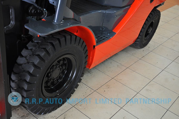 ขายรถโฟล์คลิฟท์มือสอง TOYOTA รุ่น 8FD25-34255 ราคา 580,000 บาท นำเข้าจากประเทศญี่ปุ่น 100\% ไม่เคยใช้งานในไทย