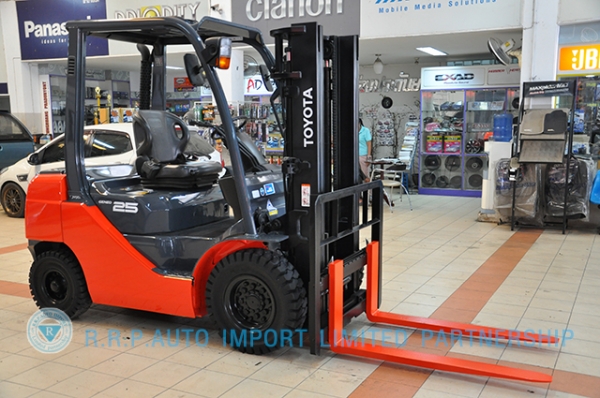 ขายรถโฟล์คลิฟท์มือสอง TOYOTA รุ่น 8FD25-34255 ราคา 580,000 บาท นำเข้าจากประเทศญี่ปุ่น 100\% ไม่เคยใช้งานในไทย