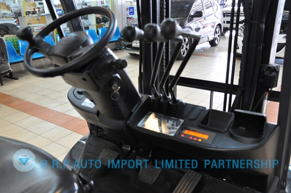 ขายรถโฟล์คลิฟท์มือสอง TOYOTA รุ่น 8FD25-34255 ราคา 580,000 บาท นำเข้าจากประเทศญี่ปุ่น 100\% ไม่เคยใช้งานในไทย