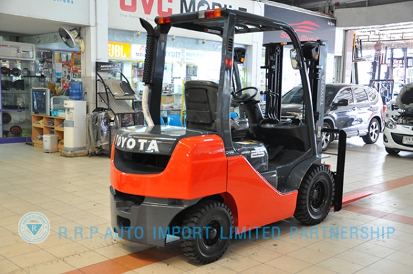 ขายรถโฟล์คลิฟท์มือสอง TOYOTA รุ่น 8FD25-34255 ราคา 580,000 บาท นำเข้าจากประเทศญี่ปุ่น 100\% ไม่เคยใช้งานในไทย