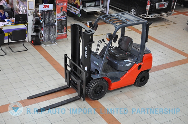 ขายรถโฟล์คลิฟท์มือสอง TOYOTA รุ่น 8FD25-34255 ราคา 580,000 บาท นำเข้าจากประเทศญี่ปุ่น 100\% ไม่เคยใช้งานในไทย