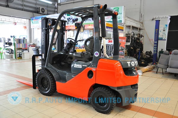 ขายรถโฟล์คลิฟท์มือสอง TOYOTA รุ่น 8FD25-34255 ราคา 580,000 บาท นำเข้าจากประเทศญี่ปุ่น 100\% ไม่เคยใช้งานในไทย