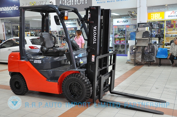 ขายรถโฟล์คลิฟท์มือสอง TOYOTA รุ่น 8FD25-34255 ราคา 580,000 บาท นำเข้าจากประเทศญี่ปุ่น 100\% ไม่เคยใช้งานในไทย