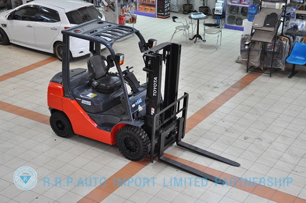 ขายรถโฟล์คลิฟท์มือสอง TOYOTA รุ่น 8FD25-34255 ราคา 580,000 บาท นำเข้าจากประเทศญี่ปุ่น 100\% ไม่เคยใช้งานในไทย