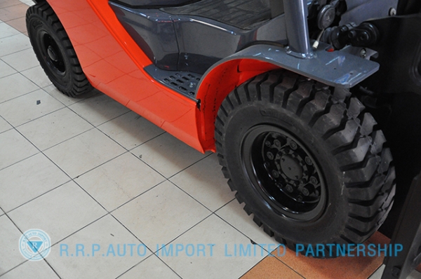 ขายรถโฟล์คลิฟท์มือสอง TOYOTA รุ่น 8FD25-34255 ราคา 580,000 บาท นำเข้าจากประเทศญี่ปุ่น 100\% ไม่เคยใช้งานในไทย